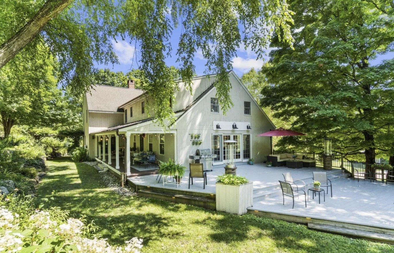 5 bedroom luxury home in West Simsbury CT asking $999,900