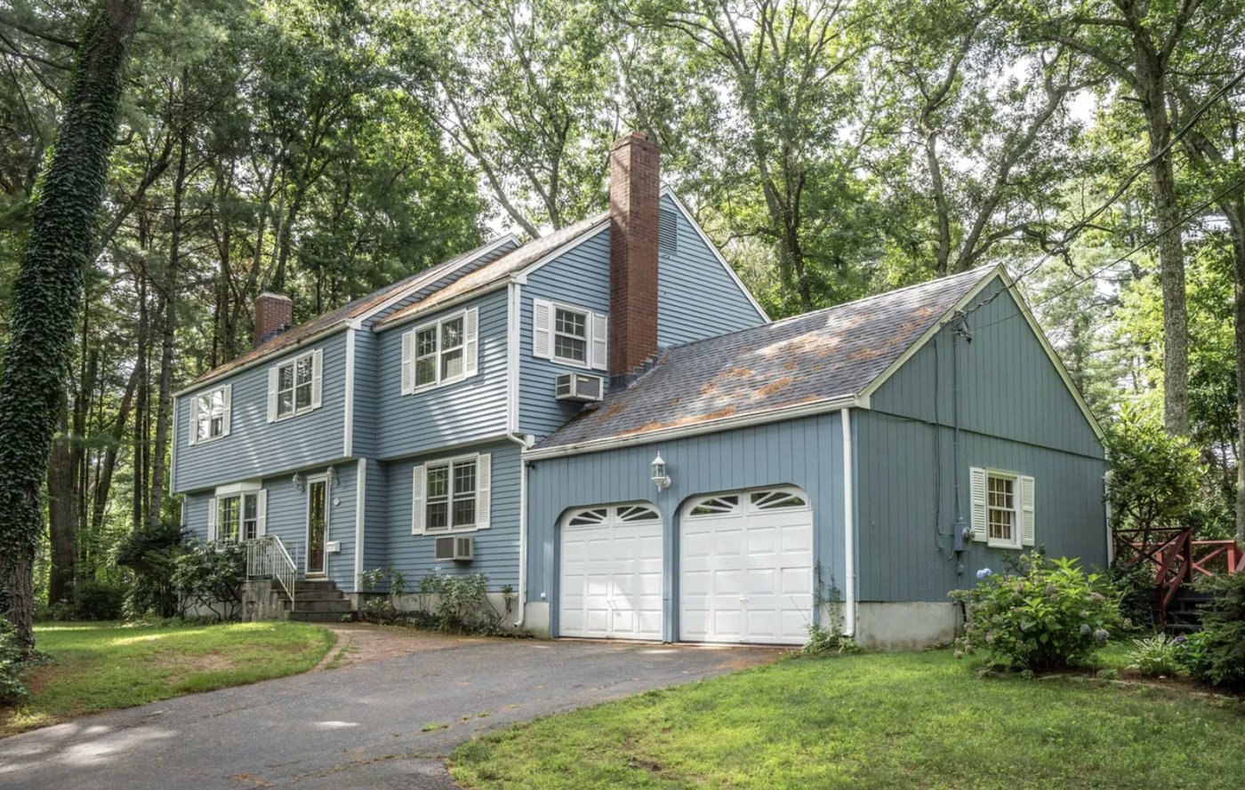 4 bedroom 2.5 bath colonial home in West Simsbury CT, just north of Stratton Brook State Park